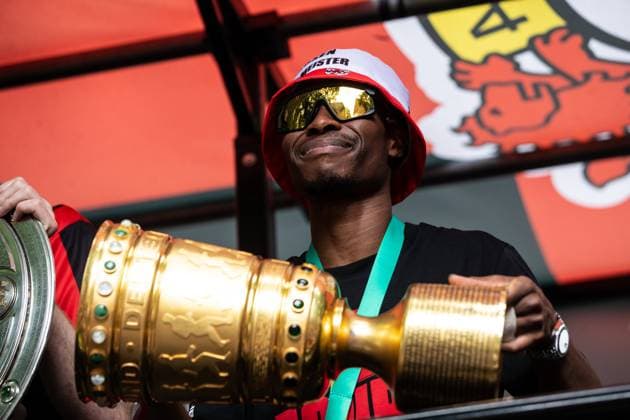 Sport Themen der Woche KW21 COMING HOME: Bayer 04 Leverkusen, Meisterfeier; 26.05.2024. Nathan Tella (Bayer 04 Leverkusen, 19) COMING HOME: Bayer 04 Leverkusen, Meisterfeier; Leverkusen, BayArena; 26.05.2024. *** COMING HOME Bayer 04 Leverkusen, championship celebration 26 05 2024 Nathan Tella Bayer 04 Leverkusen, 19 COMING HOME Bayer 04 Leverkusen, championship celebration Leverkusen, BayArena 26 05 2024 Copyright: xBEAUTIFULxSPORTS Buriakovx