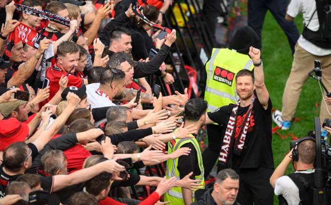 Cheering coach Xabier Xabi ALONSO LEV high-fives fans, Football Coming Home Double Celebration Bayer 04 Leverkusen LEV , on 26 05 2024 in Leverkusen Germany Â
