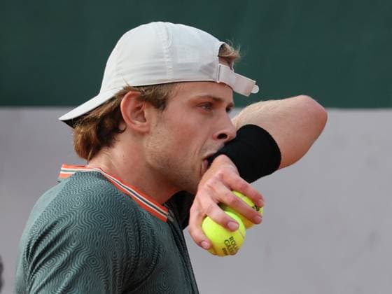 Belgian Zizou Bergs pictured during the match between Belgian Bergs and Chilean Tabilo, in the first round of the men s singles, at the Roland Garros French Open tennis tournament, in Paris, France, Sunday 26 May 2024. This year s tournament takes place from 26 May to 09 June. BENOITxDOPPAGNE  x93426335x