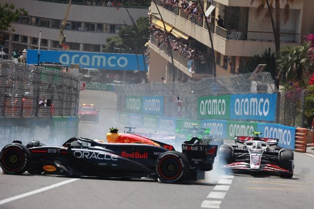 Sport Themen der Woche KW21 Sport Bilder des Tages Formel 1 Grand Prix Monaco 2024 26.05.2024, Circuit de Monaco, Monte Carlo, Formel 1 Grand Prix Monaco 2024 ,im Bild Crash von Sergio Perez (MEX), Oracle Red Bull Racing, Nico Hülkenberg (DEU), Haas F1 Team, Kevin Magnussen (DNK), Haas F1 Team *** Formula 1 Grand Prix Monaco 2024 26 05 2024, Circuit de Monaco, Monte Carlo, Formula 1 Grand Prix Monaco 2024 ,in the picture crash of Sergio Perez MEX , Oracle Red Bull Racing, Nico Hülkenberg DEU , Haas F1 Team, Kevin Magnussen DNK , Haas F1 Team nordphotoxGmbHx xBratic nph00250