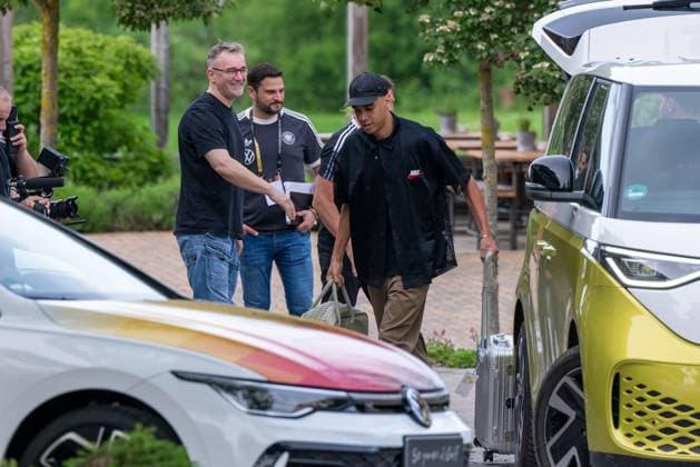 Arrival DFB team comes together in Blankenhain 20240526 In the picture Jamal Musiala The German senior mens national team came together today in Blankenhain in Thuringia to prepare for the home European Championship in the next few days until 31 May 2024 By the evening, the national players had arrived at the Spa GolfResort Weimarer Land and were welcomed by numerous fans There were also one or two autographs