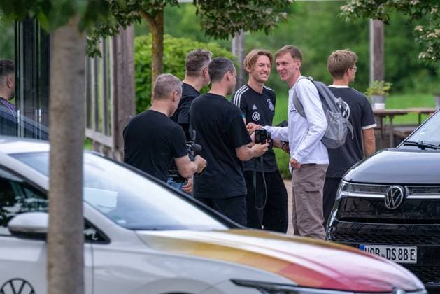 Arrival DFB team comes together in Blankenhain 20240526 In the picture Maximilian Beier The German senior mens national team came together today in Blankenhain in Thuringia to prepare for the home European Championship in the next few days until 31 May 2024 By the evening, the national players had arrived at the Spa GolfResort Weimarer Land and were welcomed by numerous fans There were also one or two autographs