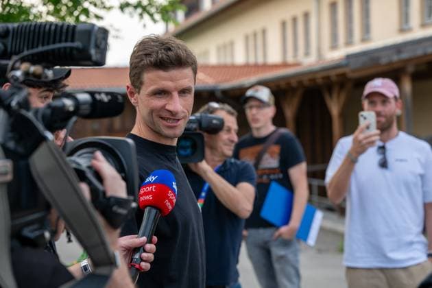 Arrival DFB team comes together in Blankenhain 20240526 In the picture Thomas Müller The German senior mens national team came together today in Blankenhain in Thuringia to prepare for the home European Championship in the next few days until 31 May 2024 By the evening, the national players had arrived at the Spa GolfResort Weimarer Land and were welcomed by numerous fans There were also one or two autographs