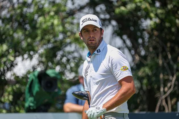 FORT WORTH, TX - MAY 26: Davis Riley (USA) hits from the 9th tee during the Charles Schwab Challenge on May 26, 2024 at Colonial Country Club in Fort Worth, TX. (Photo by George Walker Icon Sportswire) GOLF: MAY 26 PGA, Golf Herren Charles Schwab Challenge EDITORIAL USE ONLY Icon240526081