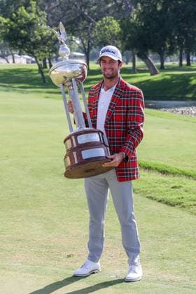 FORT WORTH, TX - MAY 26: Davis Riley (USA) poses with the trophy after winning the Charles Schwab Challenge on May 26, 2024 at Colonial Country Club in Fort Worth, TX. (Photo by George Walker Icon Sportswire) GOLF: MAY 26 PGA, Golf Herren Charles Schwab Challenge EDITORIAL USE ONLY Icon240526094
