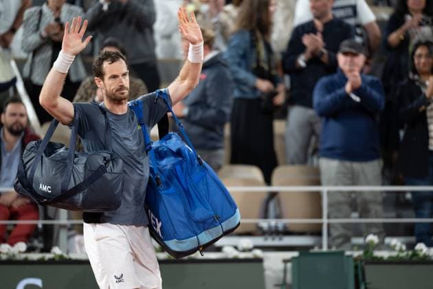 (240527) -- PARIS, May 27, 2024 -- Andy Murray of Britain greets the spectators after the men s singles first round match between Stan Wawrinka of Switzerland and Andy Murray of Britain at the French Open tennis tournament at Roland Garros, Paris, France, May 26, 2024. ) (SP)FRANCE-PARIS-TENNIS-FRENCH OPEN-MEN S SINGLES MengxDingbo 