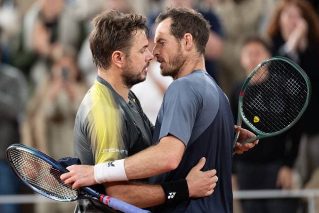 (240527) -- PARIS, May 27, 2024 -- Stan Wawrinka (L) of Switzerland greets Andy Murray of Britain after their men s singles first round match at the French Open tennis tournament at Roland Garros, Paris, France, May 26, 2024. ) (SP)FRANCE-PARIS-TENNIS-FRENCH OPEN-MEN S SINGLES MengxDingbo 