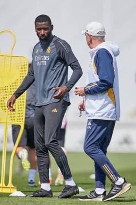 Antonio Rudiger of Real Madrid CF and Real Madrid head coach Carlo Ancelotti Real Madrid media day, Madrid, Spain - 27 May 2024  Copyright: xRubenxAlbarran Shutterstockx 14510087cp