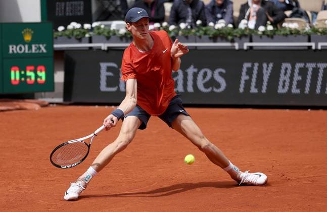 Jannik Sinner of Italy in action French Open Tennis, Day 2, Tennis, Roland Garros, Paris, France - 27 May 2024  Copyright: xEllaxLing Shutterstockx 14506170e