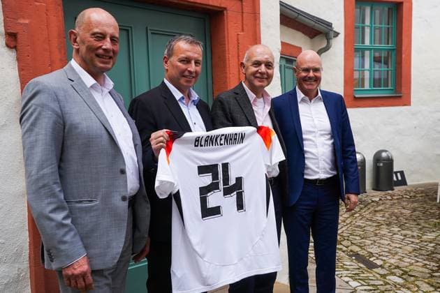 DFB President Bernd Neuendorf with Thuringias Economics Minister Wolfgang Tiefensee Blankenhain 27 05 2024 Training camp for the German national team in preparation for the European Championship, Golf Resort Weimarer Land