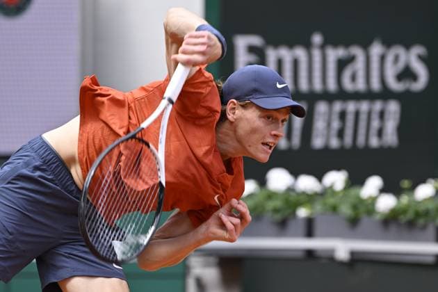 Tennis : Roland Garros 2024 - Arbitrage - Jannik Sinner - Italie Tennis : Roland Garros 2024 - France - 27 05 2024 ChrysleneCaillaud Panoramic 