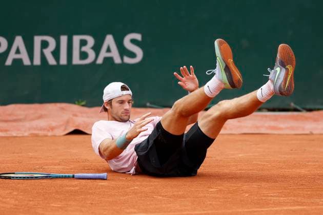 Henri Squire GER slips and falls to the ground Tennis French Open 2024 Roland Garros Paris France 27 May 2024 Copyright: xJuergenxHasenkopfx