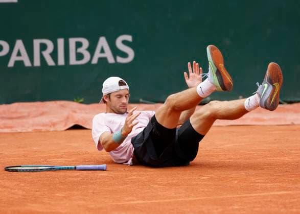 Henri Squire GER slips and falls to the ground Tennis French Open 2024 Roland Garros Paris France 27 May 2024 Copyright: xJuergenxHasenkopfx