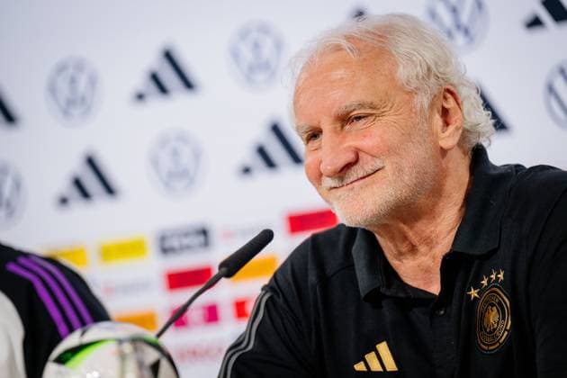 Blankenhain , 270524 , European Championship training camp , Blankenhain expects DFB Elf , Press conference In the picture Press conference in Blankenhain Castle with Rudi Völler, director of the mens national team