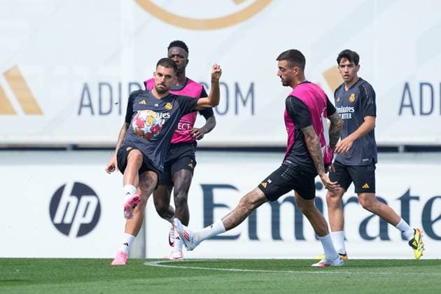 May 27, 2024, Valdebebas, Madrid, SPAIN: Dani Ceballos and Joselu Mato during the Media Day of Real Madrid ahead the Final of the UEFA Champions League against Borussia Dortmund at Ciudad Deportiva Real Madrid on May 27, 2024 in Valdebebas, Madrid, Spain. Valdebebas SPAIN - ZUMAa181 20240527_zaa_a181_055 Copyright: xOscarxJ.xBarrosox