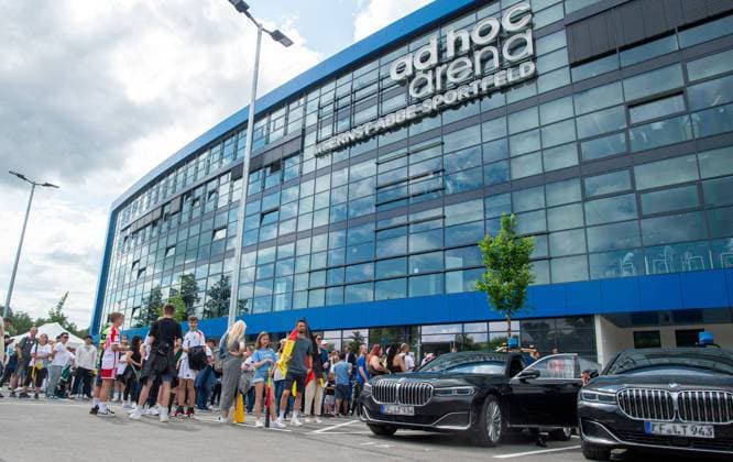 Football, men, season 2023 2024, German national team, European Championship preparation, public training in Jena, in the picture fans in front of the ad hoc arena, 27 05 2024, Copyright: xSebastianxRäppold MatthiasxKochx