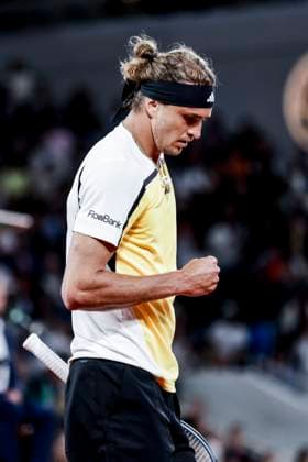 TENNIS - French Open 2024 PARIS,FRANCE,27.MAY.24 - TENNIS - ATP, Tennis Herren World Tour, French Open, Roland Garros, Grand Slam. Image shows the rejoicing of Alexander Zverev (GER).  GEPAxpictures xPatrickxSteiner