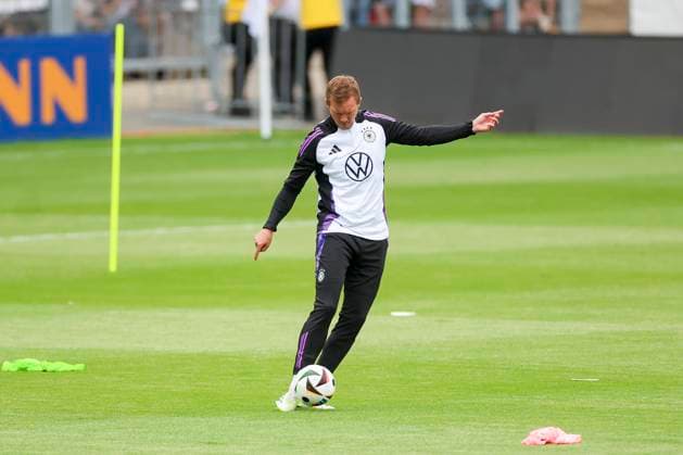 National coach Julian Nagelsmann controls the ball, public training day 1, training camp of the German national team, Ernst Abbe Sportfeld, 27 05 2024, Jena, Germany