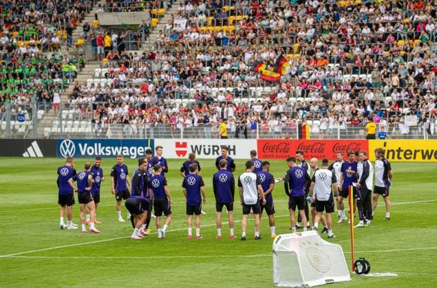 Football, men, season 2023 2024, German national team, European Championship preparation, public training in Jena, in the picture overview with fans, 2 v r national coach Julian Nagelsmann Germany , 27 05 2024, Copyright: xSebastianxRäppold MatthiasxKochx