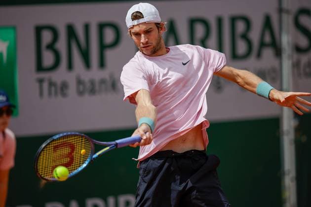 27 05 2024 Tennis, French Open 2024 Roland Garros, FRA, Men™s Singles Court 8 Max Purcell AUS Henri Squire GER Picture from left Henri Squire GER plays a forehand Copyright: HMBxMedia AntonioxBorga
