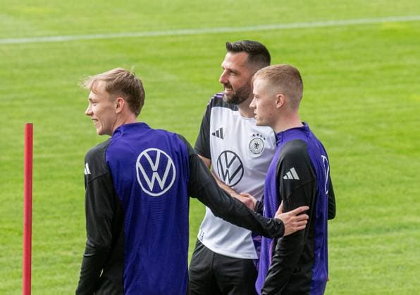 Soccer, men, season 2023 2024, German national team, European Championship preparation, public training in Jena, in the picture YouTuber Marvin Wildhage tried to infiltrate as a player, here with Maximilian Beier Germany and co-coach Mads Buttgereit, 27 05 2024, Copyright: xSebastianxRäppold MatthiasxKochx