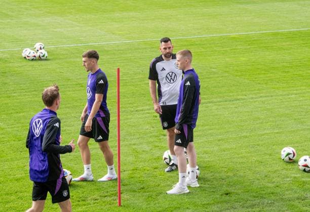 Football, men, season 2023 2024, German national team, European Championship preparation, public training in Jena, in the picture YouTuber Marvin Wildhage tried to infiltrate as a player, here with Maximilian Beier Germany , Brajan Gruda Germany and co-coach Mads Buttgereit, 27 05 2024, Copyright: xSebastianxRäppold MatthiasxKochx