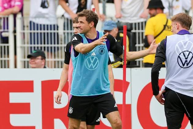 Thomas Mueller gestures, public training day 1, training camp of the German national team, Ernst Abbe Sportfeld, 27 05 2024, Jena, Germany