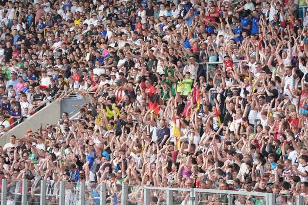 Fans enthusiastically make La Ola Jena 27 05 2024 Public training camp for the German national team in preparation for the European Championship, Ernst Abbe Sportfeld