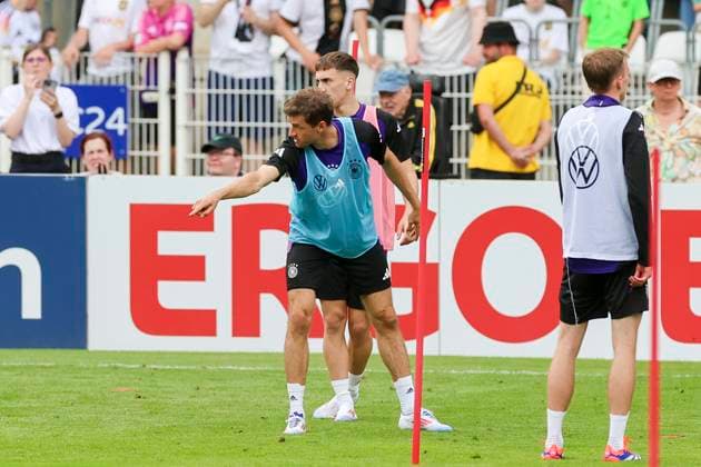 Thomas Mueller gestures, public training day 1, training camp of the German national team, Ernst Abbe Sportfeld, 27 05 2024, Jena, Germany