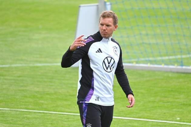 National coach Julian NAGELSMANN GER , gestures, gives instructions, single image, cropped single motif, half figure, half figure public training in Jena, Erst Abbe Sportfeld German national football team, football training camp in Blankenhain Thuringia on 27 05 2024,