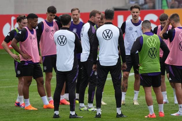 National coach Julian Nagelsmann Germany Germany gives instructions Jena 27 05 2024 Public training camp for the German national team in preparation for the European Championship, Ernst Abbe Sportfeld