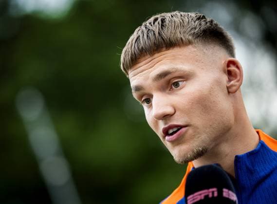 ZEIST - Bart Verbruggen during a media moment prior to a training at the KNVB Campus on May 27, 2024 in Zeist, the Netherlands. The Dutch national team, Nationalteam is preparing for the European Football Championship in Germany. ANP KOEN VAN WEEL UEFA EURO, EM, Europameisterschaft,Fussball 2024 Germany 2024 xVIxANPxSportx xxANPxIVx 499745445 originalFilename: 499745445.jpg