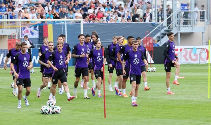 DFB selection training national team Jena, 27 05 2024, Ernst Abbe Sportfeld, Football, DFB selection , Preparation for UEFA EURO 2024 Training of the German national team during the training camp in Blankenhain Thuringia , In the picture training run , Picture Point