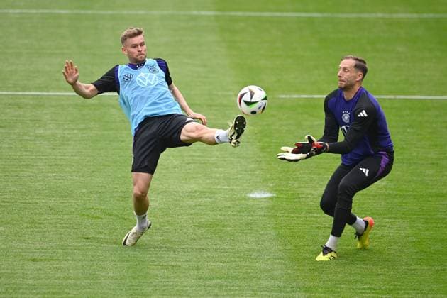 Maximilian MITTELSTAEDT action, duel against Oliver BAUMANN, goalkeeper public training in Jena, Ernst Abbe sports field German national soccer team, soccer training camp in Blankenhain Thuringia on 27 05 2024,