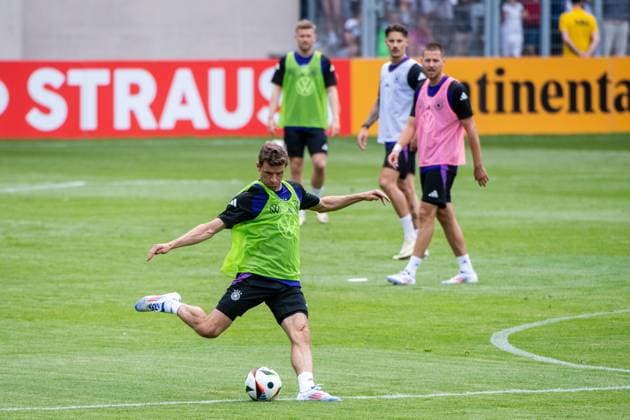 Thomas Mueller Germany , GER, Training DFB Fussball Herren Nationalmannschaft Deutschland, Oeffentliches Auftakttraining Jena, UEFA Fussball Europameisterschaft 2024, 27 05 2024 DFB regulations prohibit any use of photographs as image sequences and or quasi video GER, Training DFB Fussball Herren Nationalmannschaft Deutschland, Oeffentliches Auftakttraining Jena, UEFA Fussball Europameisterschaft 2024, 27 05 2024 Jena Copyright: xEibner-Pressefoto Memmlerx EP_MMR