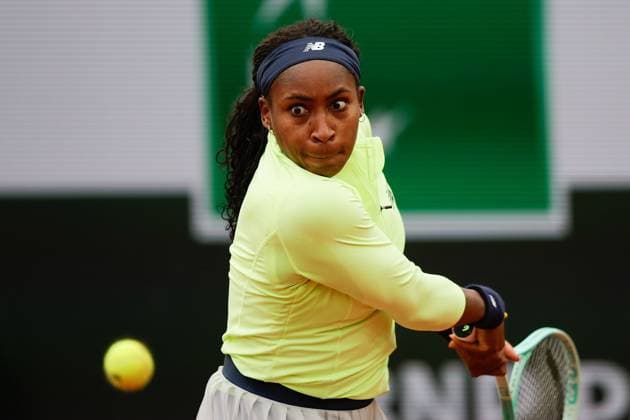 27 05 2024 Tennis, French Open 2024 Roland Garros, FRA, Women™s Singles picture v li Coco Gauff United States plays a backhand, concentrated Copyright: HMBxMedia AntonioxBorga