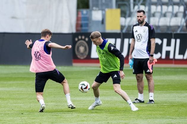 DFB Training Camp Public Training 27 05 2024 Duel Joshua Kimmich Germany , Chris Führich Germany DFB Training Camp Public Training Jena, Ernst Abbe Sportfeld on 27 05 2024 Copyright: xBEAUTIFULxSPORTS Wunderlx