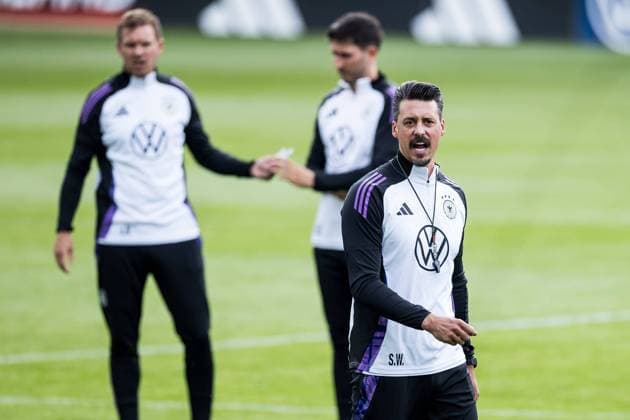 DFB Training Camp Public Training 27 05 2024 Sandro Wagner Co Coach Germany roars DFB Training Camp Public Training Jena, Ernst Abbe Sportfeld on 27 05 2024 Copyright: xBEAUTIFULxSPORTS Wunderlx