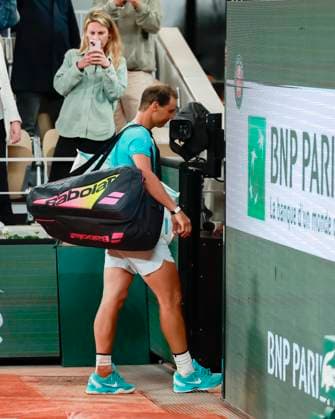 Rafael Nadal ESP leaves the court after his defeat in the tournament, Emotion Tennis French Open 2024 Roland Garros Paris France 27 May 2024 Copyright: xJuergenxHasenkopfx
