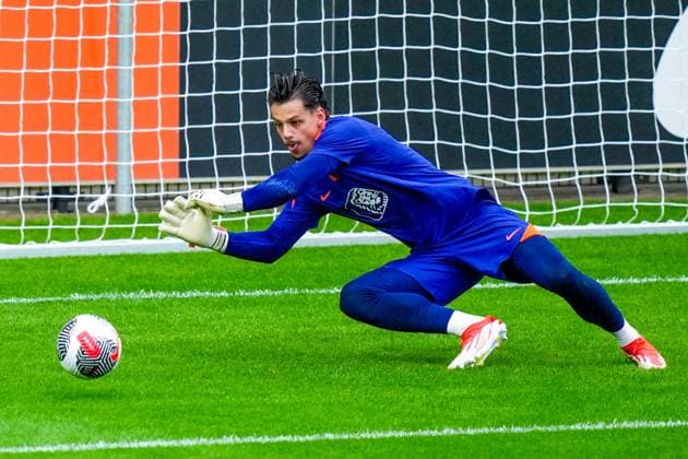 ZEIST, 27-05-2024, KNVB Campus, International football, season 2023 2024 , First training of the Dutch National Football Team in preparation for EURO 2024 , Netherlands goalkeeper Nick Olij Training Netherlands 27-05-2024  x25362351x Copyright: