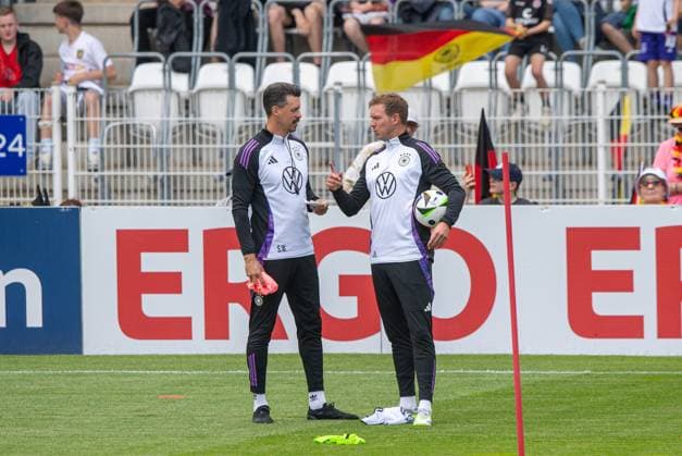 Football, men, season 2023 2024, German national team, European Championship preparation, public training in Jena, in the picture from l to r Co coach Sandro Wagner Germany , national coach Julian Nagelsmann Germany , 27 05 2024, Copyright: xSebastianxRäppold MatthiasxKochx