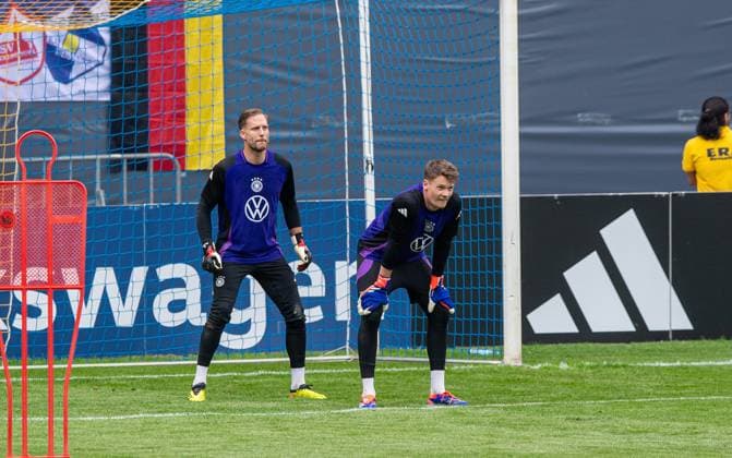 Football, men, season 2023 2024, German national team, European Championship preparation, public training in Jena, in the picture from l goalkeeper Oliver Baumann Germany , goalkeeper Alexander Nübel Germany , 27 05 2024, Copyright: xSebastianxRäppold MatthiasxKochx