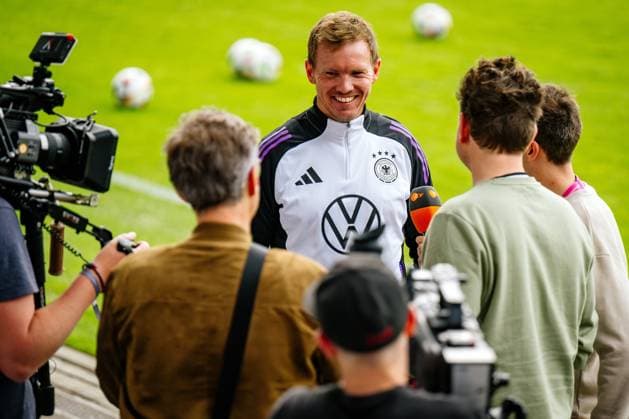 Jena , 270524 , 15,000 fans celebrate the DFB team at the public training in Jena In the picture national coach Julian Nagelsmann in an interview with Lutz van der Horst and Fabian Köster, German comedy author, comedian and TV presenter in the heute show on ZDF