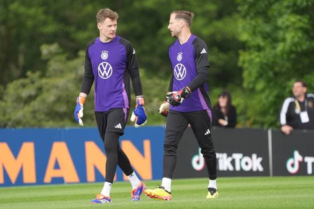 Goalkeeper Goalie Alexander Nübel Germany Germany , Goalkeeper Oliver Baumann Germany Germany in conversation Blankenhain 28 05 2024 Training camp of the German national team for the European Championship preparation, Golf Resort Weimarer Land