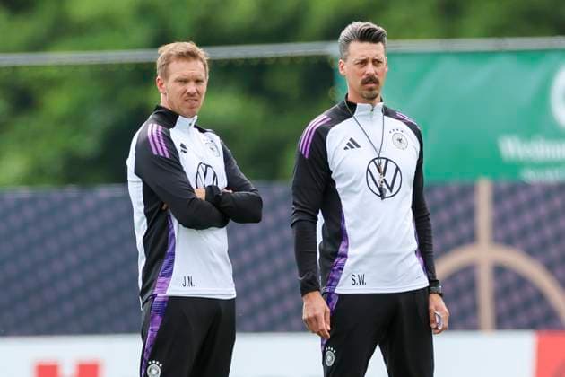 National coach Julian Nagelsmann and co-coach Sandro Wagner watch, training camp of the German national team, Blankenhain, Germany