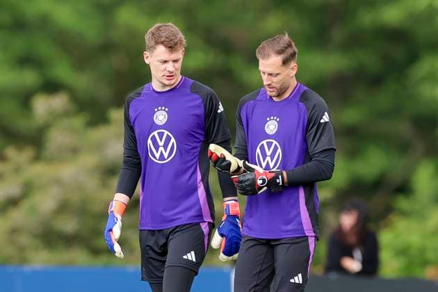 Goalkeeper Alexander Nuebel and goalkeeper Oliver Baumann talk, training camp of the German national team, Blankenhain, Germany