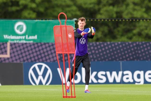 Goalkeeper Alexander Nuebel warms up, training camp of the German national team, Blankenhain, Germany