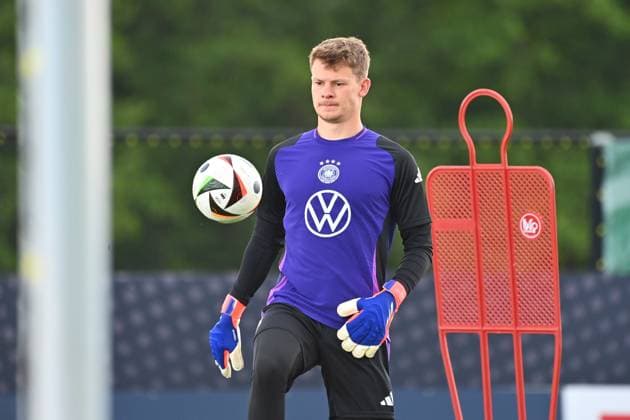 Goalkeeper Alexander NUEBEL, action,single picture,cropped single motif,half figure,half figure training in the Golf Resort Weimarer Land,training ground German national soccer team,soccer training camp in Blankenhain Thuringia on 27 05 2024,