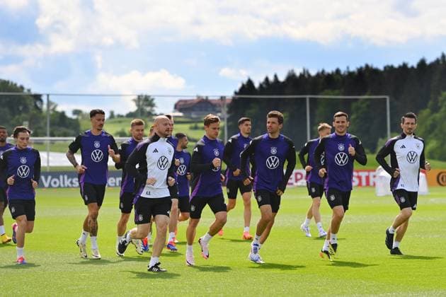front Rocco REITZ, Robin KOCH, Joshua KIMMICH GER , Maimilian BEIER,Thomas MUELLER, Pascal GROSS warming up action training at the Golf Resort Weimarer Land,training ground German national football team,football training camp in Blankenhain Thuringia on 27 05 2024,