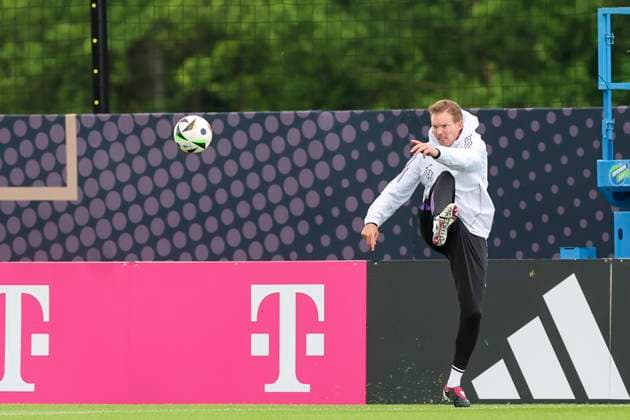 National coach Julian Nagelsmann controls the ball, training camp of the German national team, Blankenhain, Germany